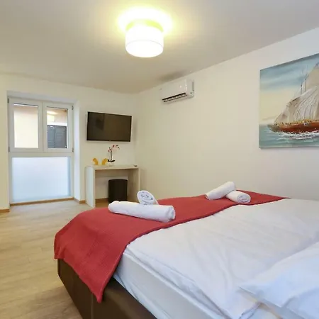 Lari Villa *