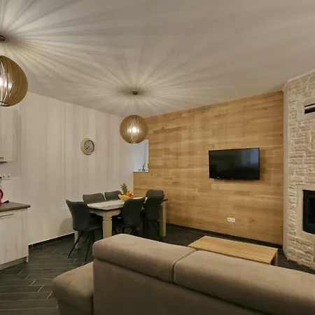 Lari Villa